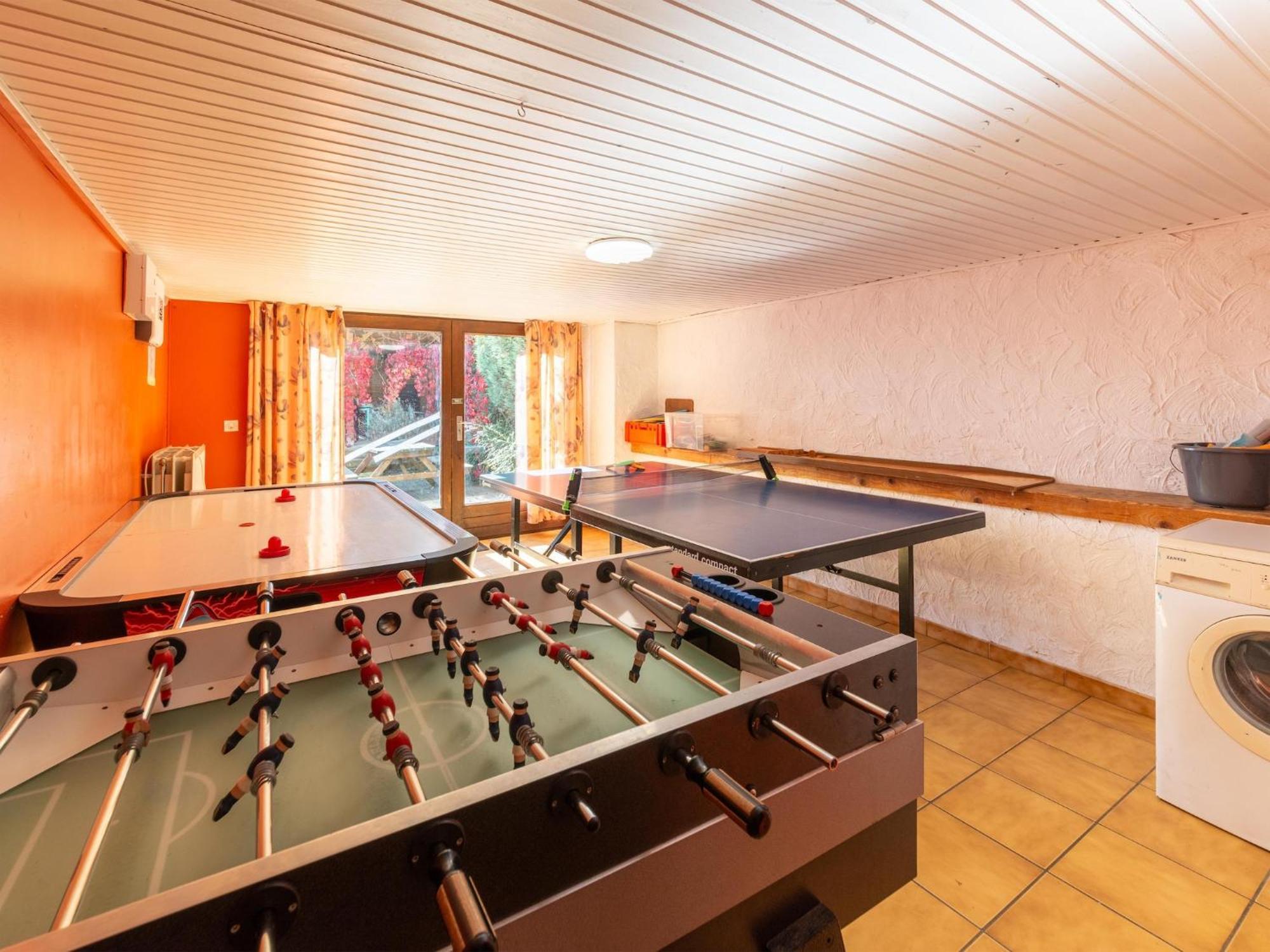 Wonderful Holiday Home In Montleban With Sauna Exteriör bild