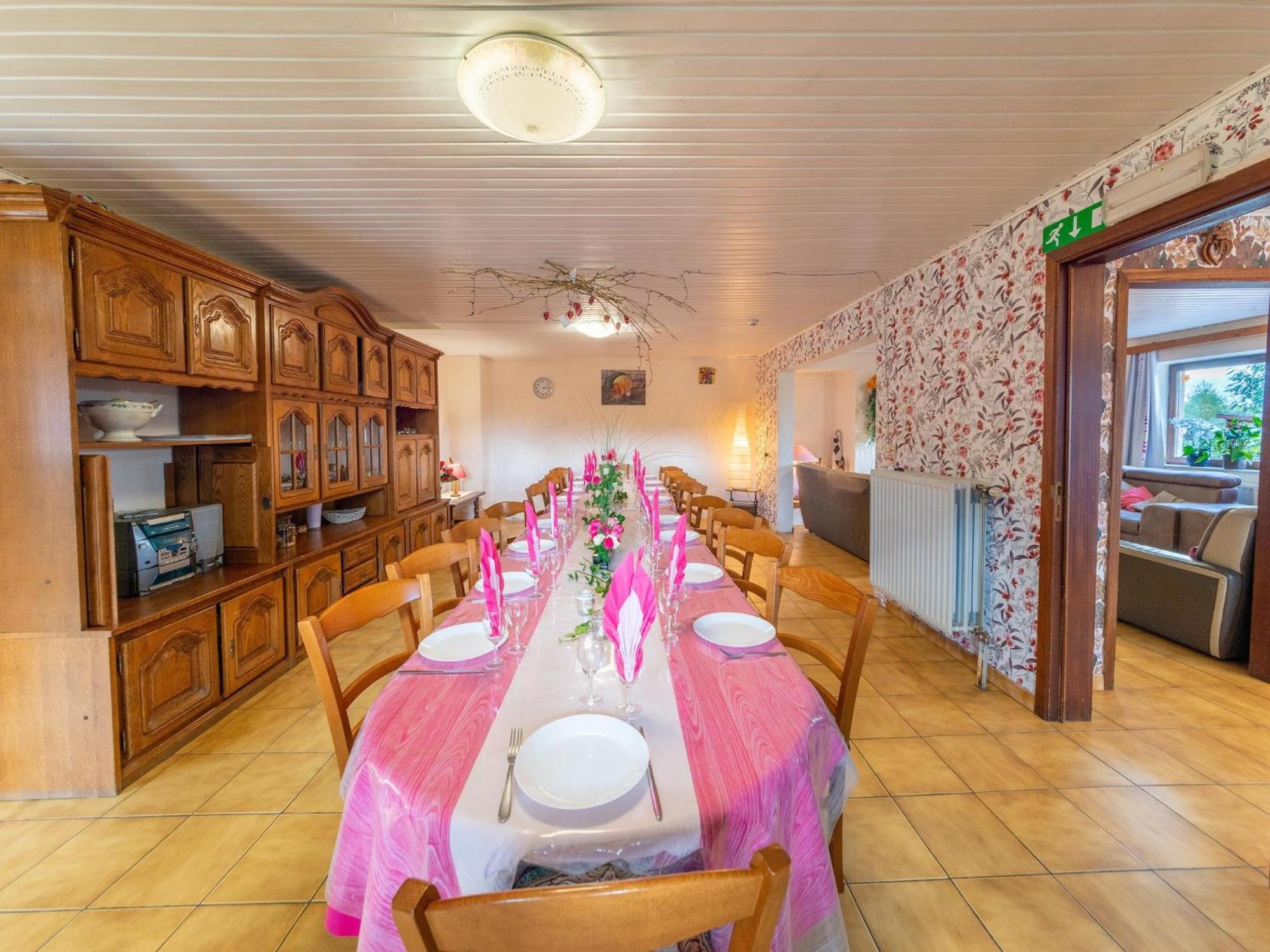 Wonderful Holiday Home In Montleban With Sauna Exteriör bild