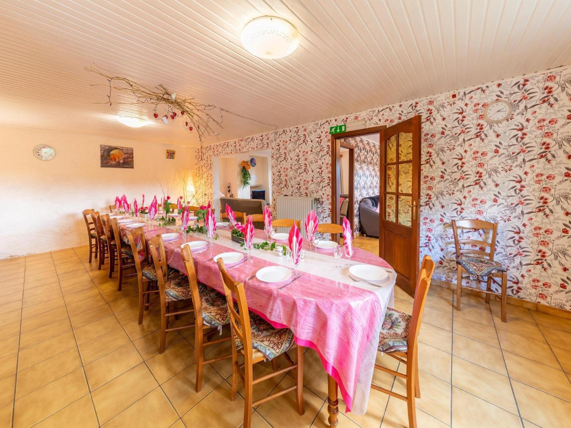 Wonderful Holiday Home In Montleban With Sauna Exteriör bild